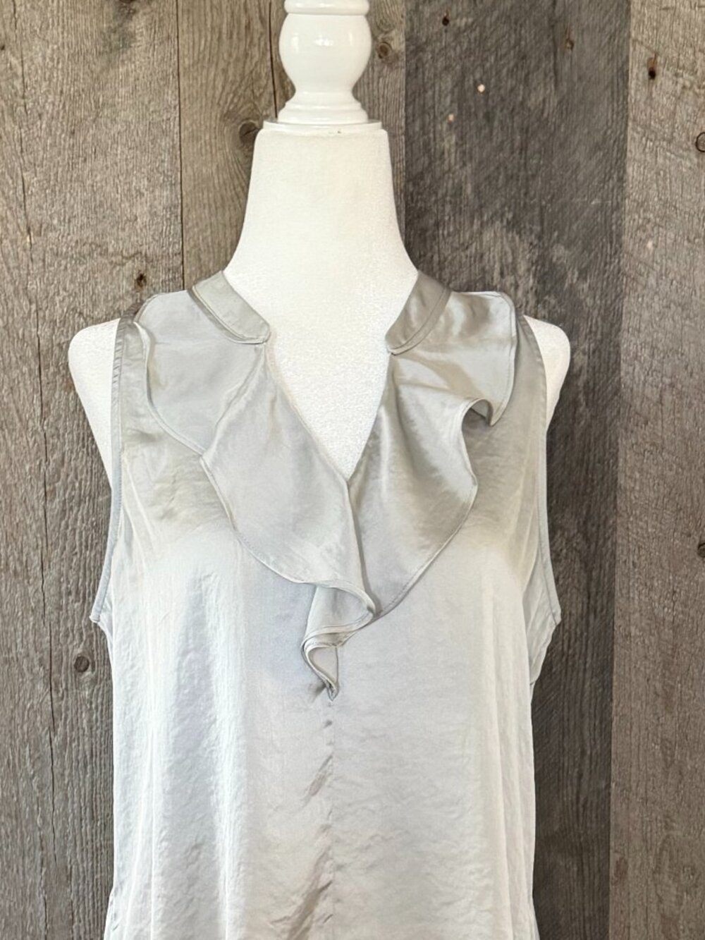 Cabi Ruffle V-Neck Tank Top Size Small - Picture 2 of 8